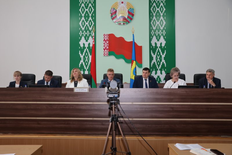 Состояние идеологической работы в организациях и учреждениях рассмотрели на очередном заседании Зельвенского райисполкома